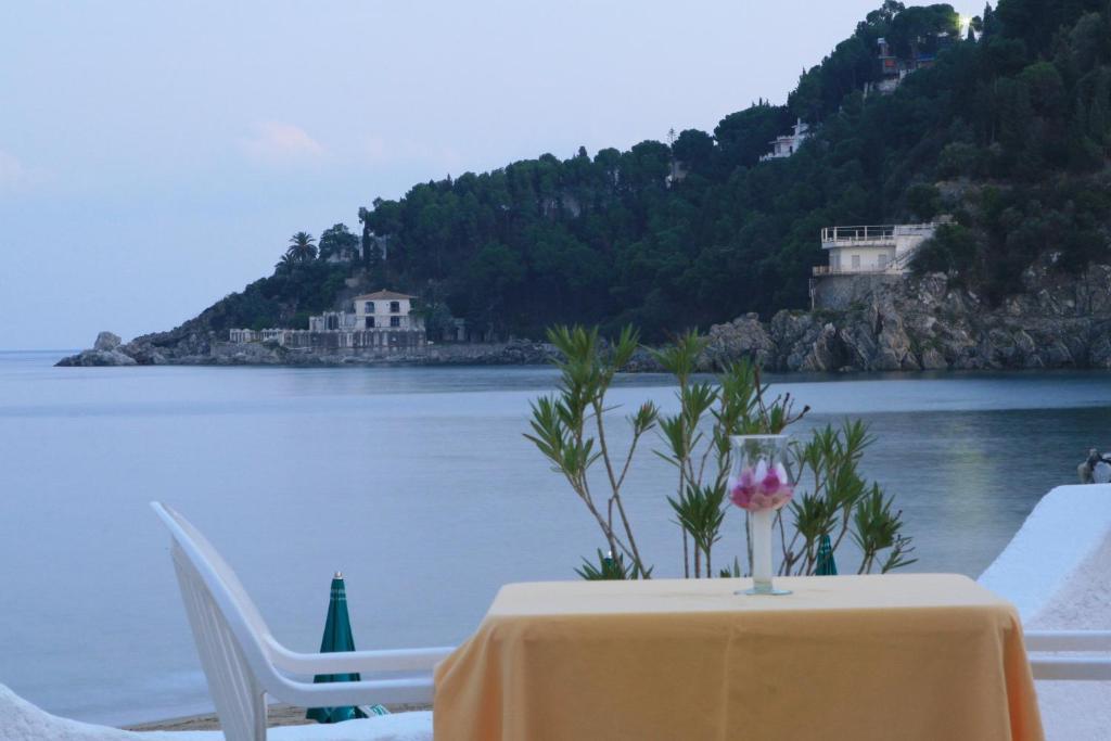 Hotel Club Poseidon Staletti Exterior photo